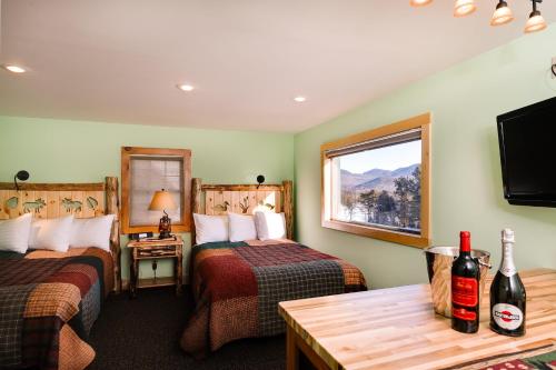 Habitación Doble Estándar con vistas a las montañas del hotel Cobble Mountain Lodge Llc