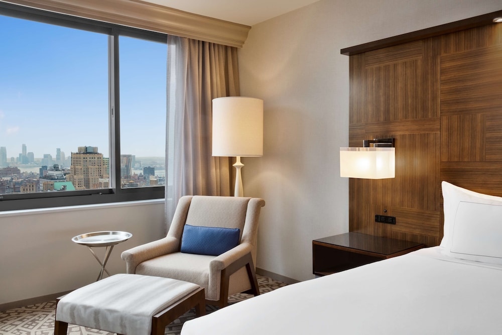 Habitación Deluxe, 1 cama de matrimonio grande del hotel Hilton New York Times Square. Foto 8