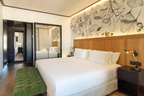 Habitación Doble Estándar con vistas - 1 o 2 camas del hotel H10 Puerta De Alcalá