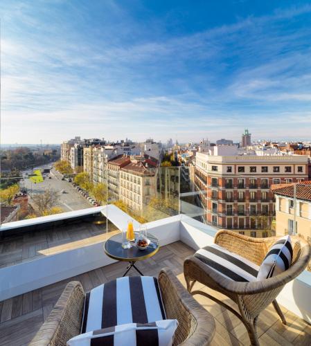 Habitación Doble con terraza del hotel H10 Puerta De Alcalá