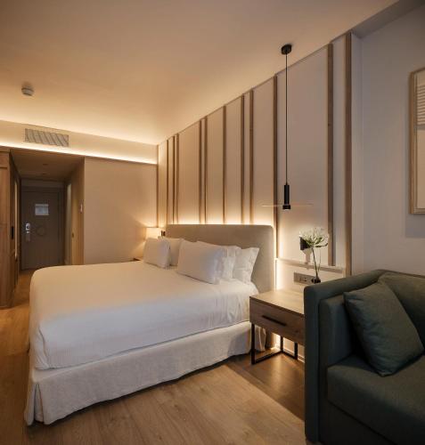 Habitación Superior del hotel H10 Puerta De Alcalá. Foto 3