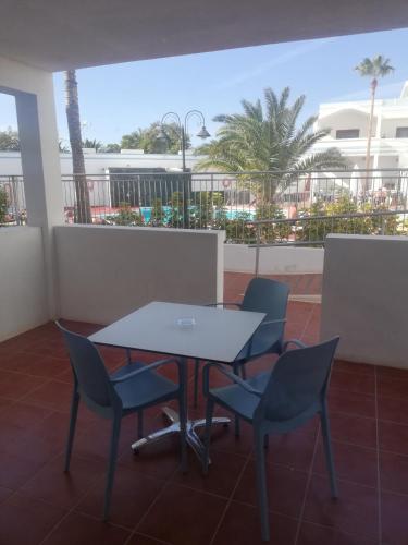 Estudio con vistas a la piscina - Planta baja del hotel Oceano. Foto 2