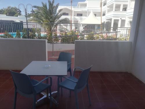 Estudio con vistas a la piscina - Planta baja del hotel Oceano. Foto 1