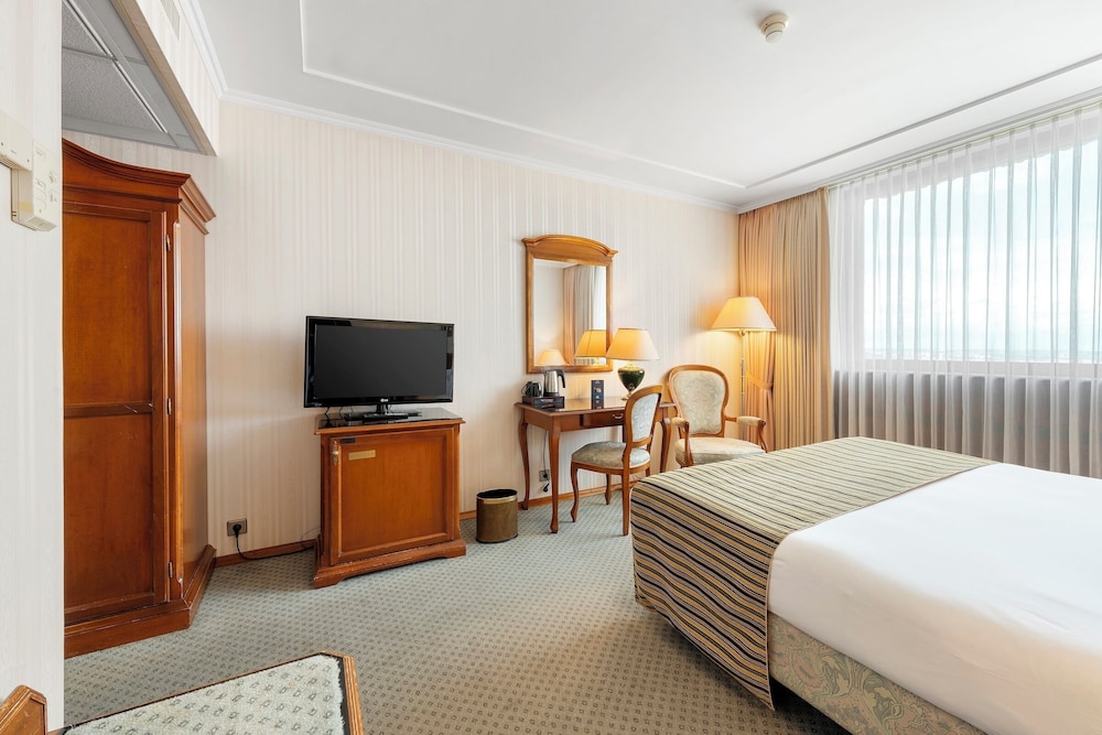 Habitación superior, 1 cama de matrimonio grande del hotel Panorama Prague. Foto 1