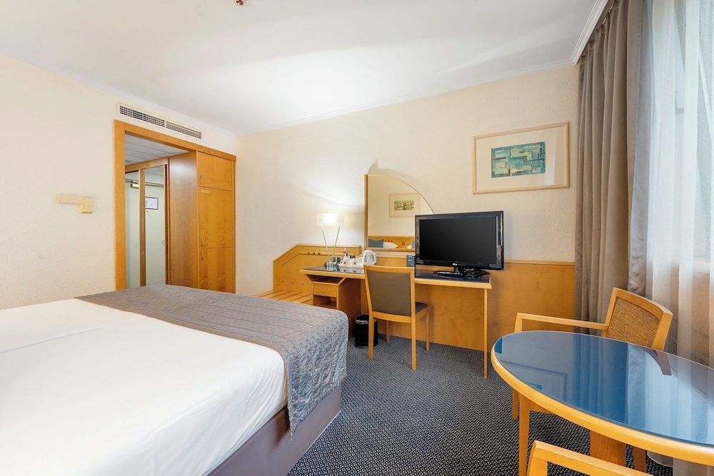 Habitación clásica, 1 cama de matrimonio grande del hotel Panorama Prague. Foto 2