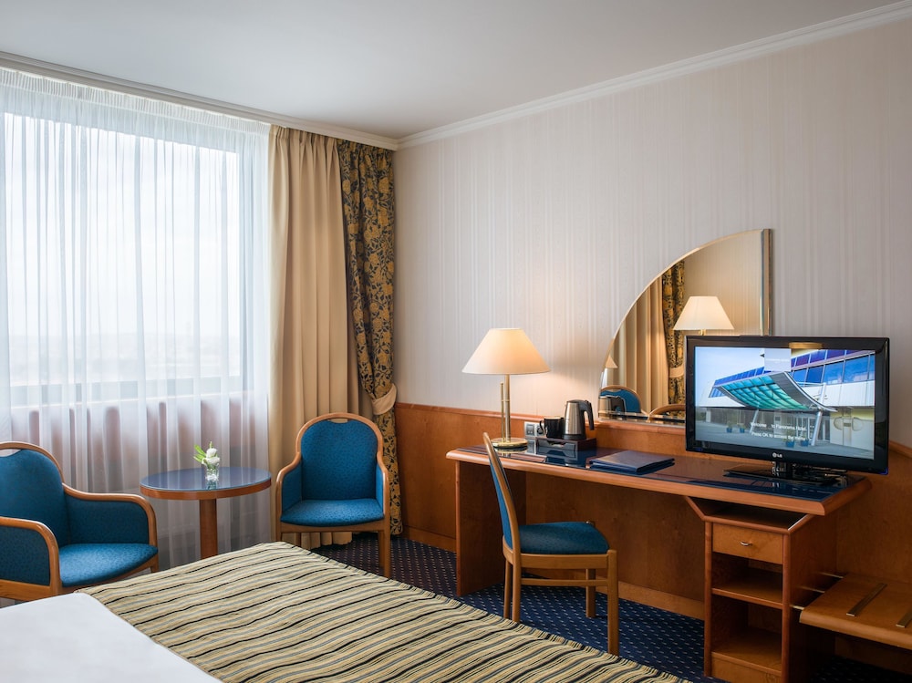 Habitación superior, 1 cama de matrimonio grande del hotel Panorama Prague. Foto 6
