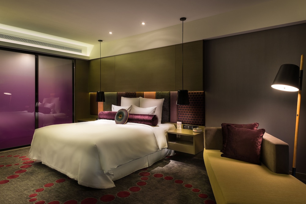 Habitación de categoría superior con 2 camas individuales del hotel Pullman Nanjing Lukou Airport. Foto 1