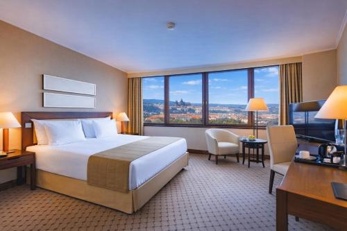 Habitación Superior con vistas panorámicas a la ciudad del hotel Grand Hotel Prague Towers - Czech Leading Hotels. Foto 4