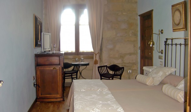 Habitación doble Exterior del hotel Cetina Palacio De Los Salcedo. Foto 1