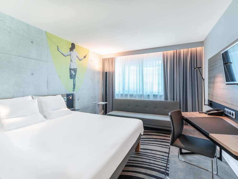 Habitación Superior Cómoda con 1 cama doble y sofá cama del hotel Novotel Wroclaw City