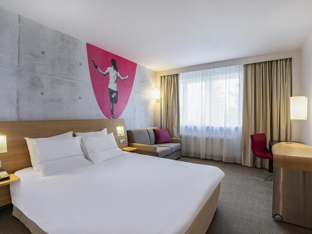 Habitación Superior Cómoda con 1 cama doble y sofá cama del hotel Novotel Wroclaw City. Foto 4
