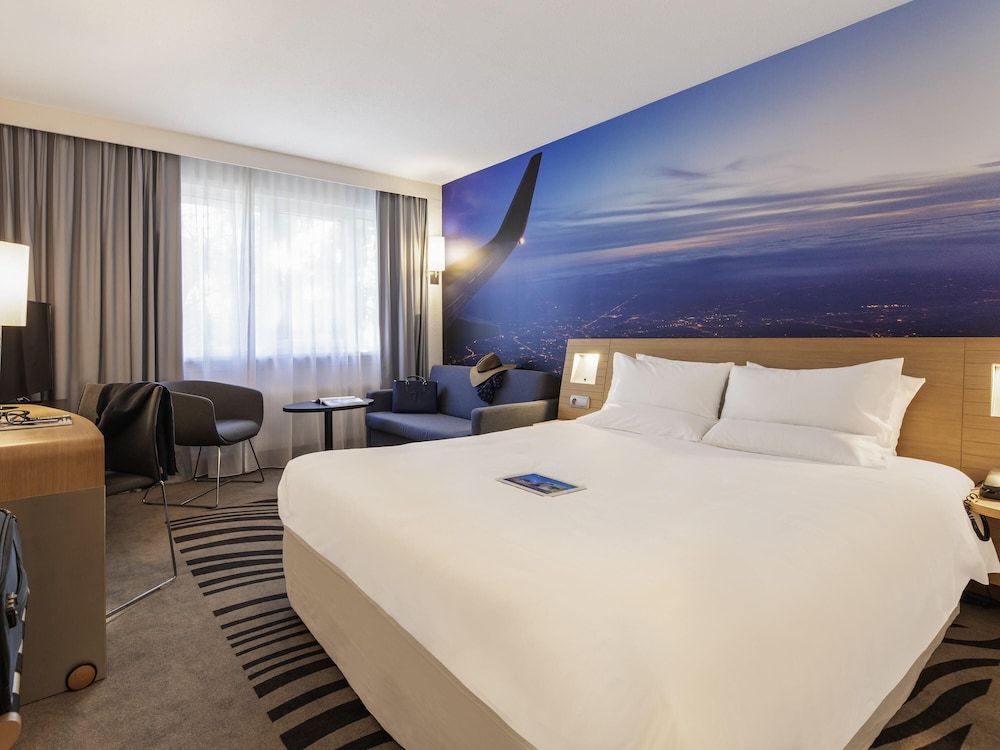 Habitación Superior Cómoda con 1 cama doble y sofá cama del hotel Novotel Wroclaw City. Foto 6