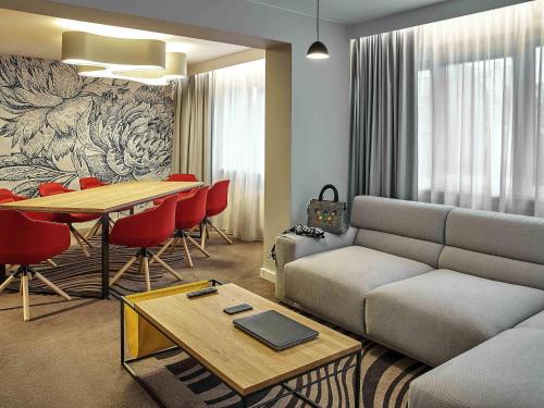 Apartamento funcional con dormitorio y salón separados del hotel Novotel Wroclaw City