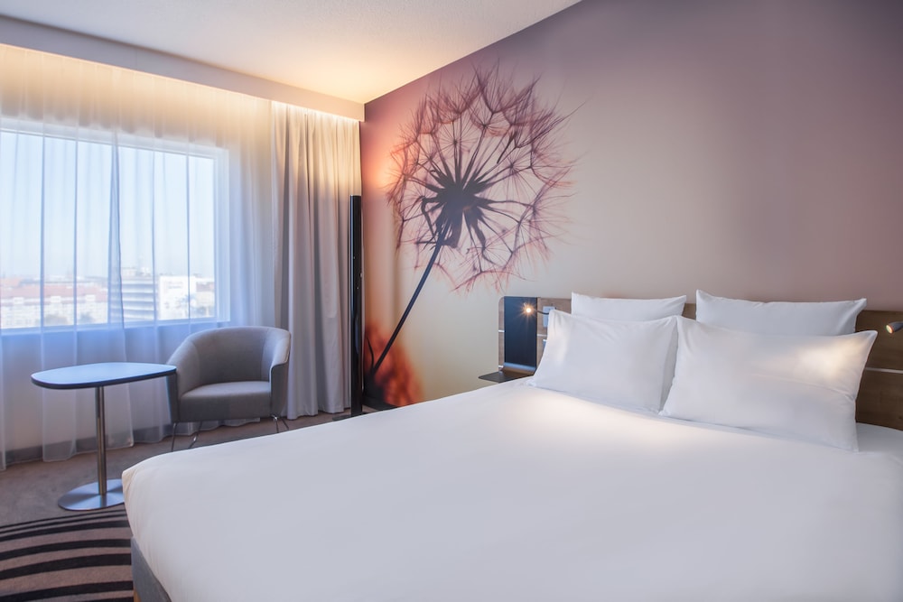 Habitación Superior Cómoda con 1 cama doble del hotel Novotel Wroclaw Centrum. Foto 1