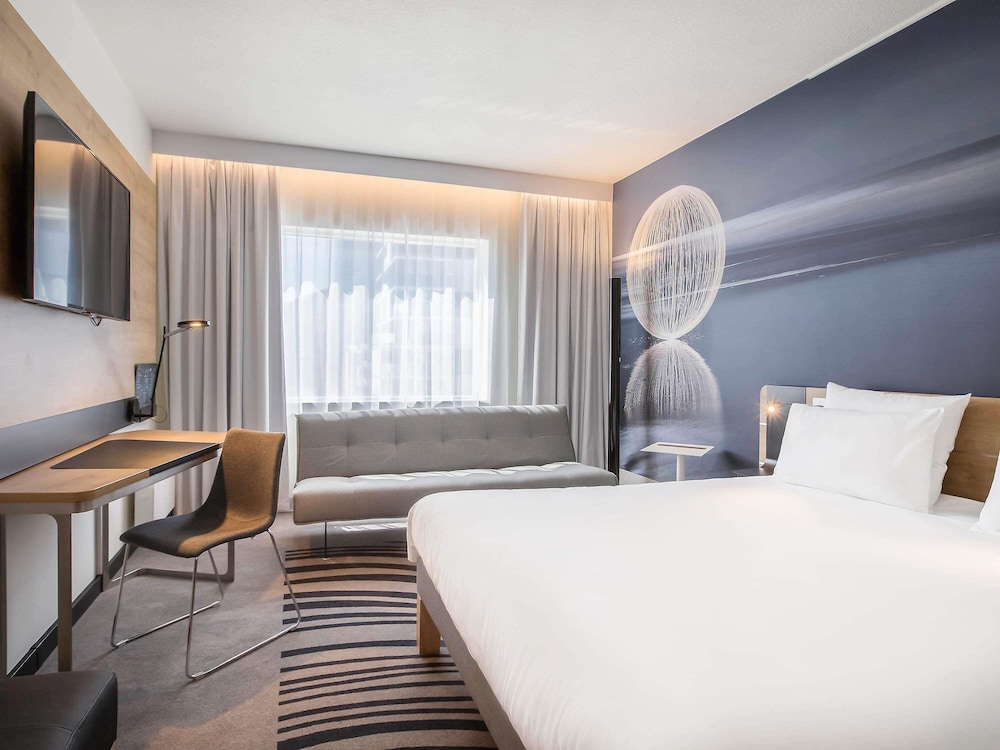 Habitación Superior Cómoda con 1 cama doble y un sofá - cama del hotel Novotel Wroclaw Centrum