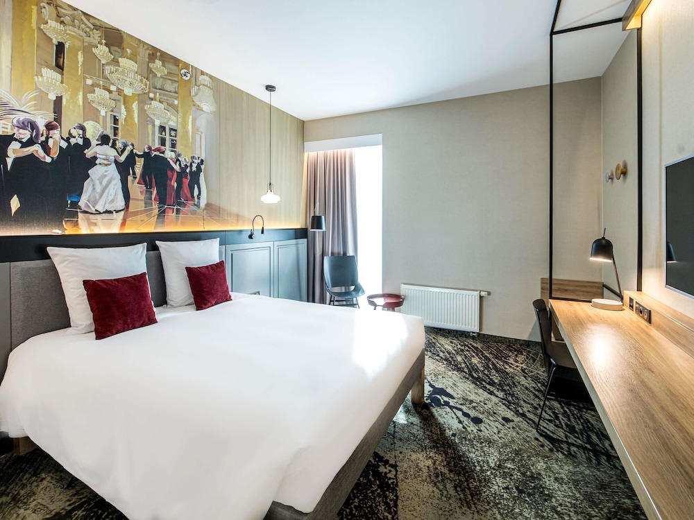 Habitación Clásica, recién renovada, cama doble, vistas a la ciudad o a la catedral del hotel Mercure Wroclaw Centrum. Foto 1