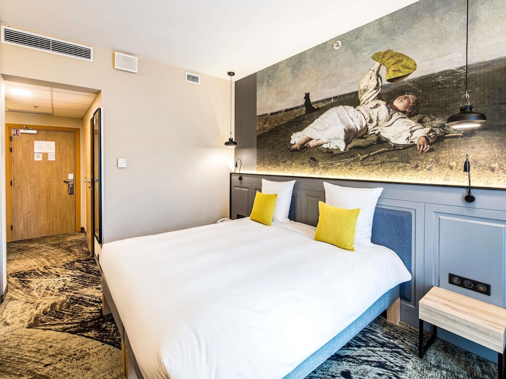 Habitación Clásica, recién renovada, cama doble, vistas a la ciudad o a la catedral del hotel Mercure Wroclaw Centrum. Foto 7