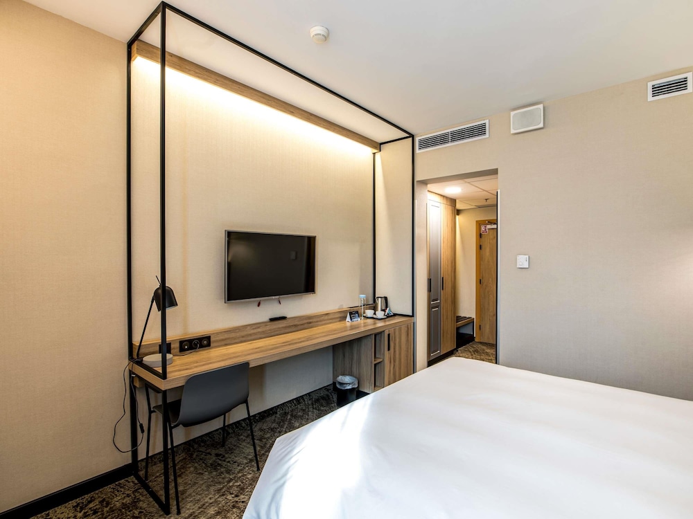 Habitación Clásica, recién renovada, cama doble, vistas a la ciudad o a la catedral del hotel Mercure Wroclaw Centrum. Foto 9