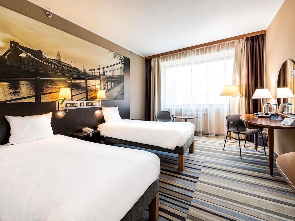 Habitación Clásica, dos camas individuales, vistas a la ciudad o a la catedral del hotel Mercure Wroclaw Centrum