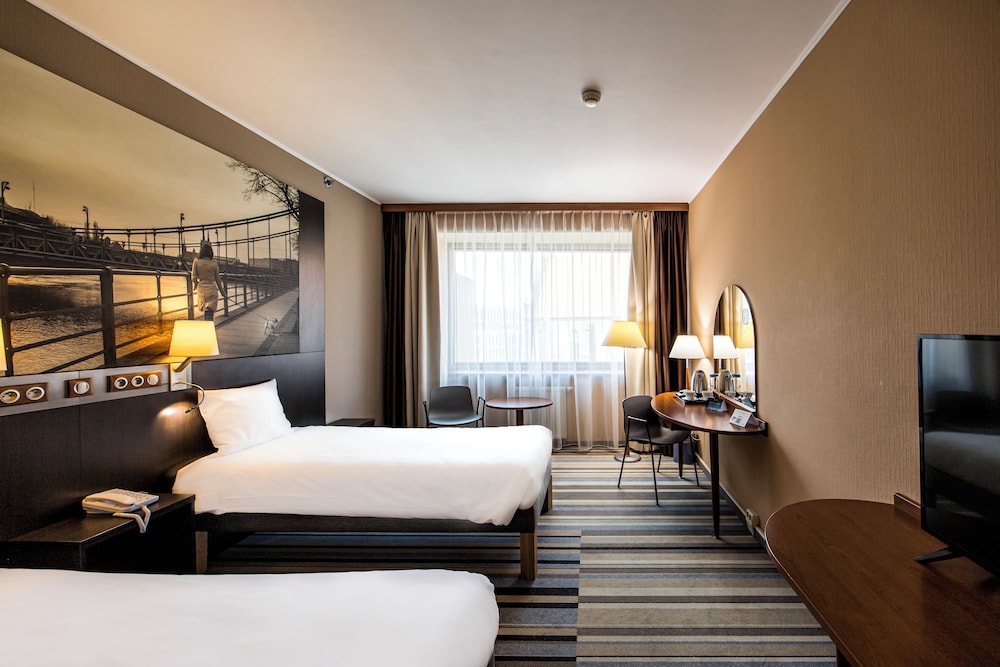 Habitación Clásica, dos camas individuales, vistas a la ciudad o a la catedral del hotel Mercure Wroclaw Centrum. Foto 1