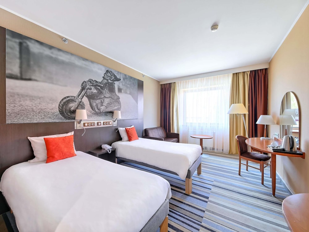 Habitación Clásica, dos camas individuales, vistas a la ciudad o a la catedral del hotel Mercure Wroclaw Centrum. Foto 3