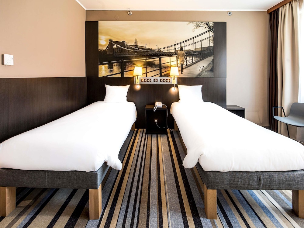 Habitación Clásica, dos camas individuales, vistas a la ciudad o a la catedral del hotel Mercure Wroclaw Centrum. Foto 5
