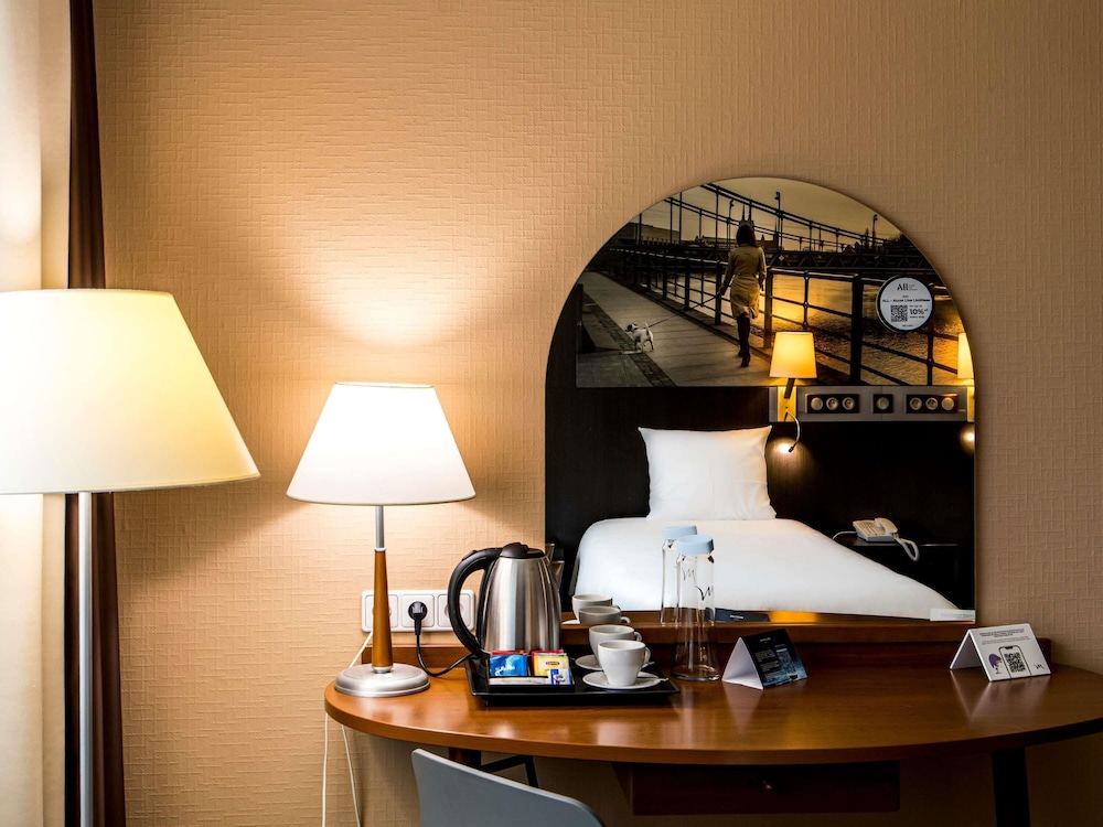 Habitación Clásica, dos camas individuales, vistas a la ciudad o a la catedral del hotel Mercure Wroclaw Centrum. Foto 9