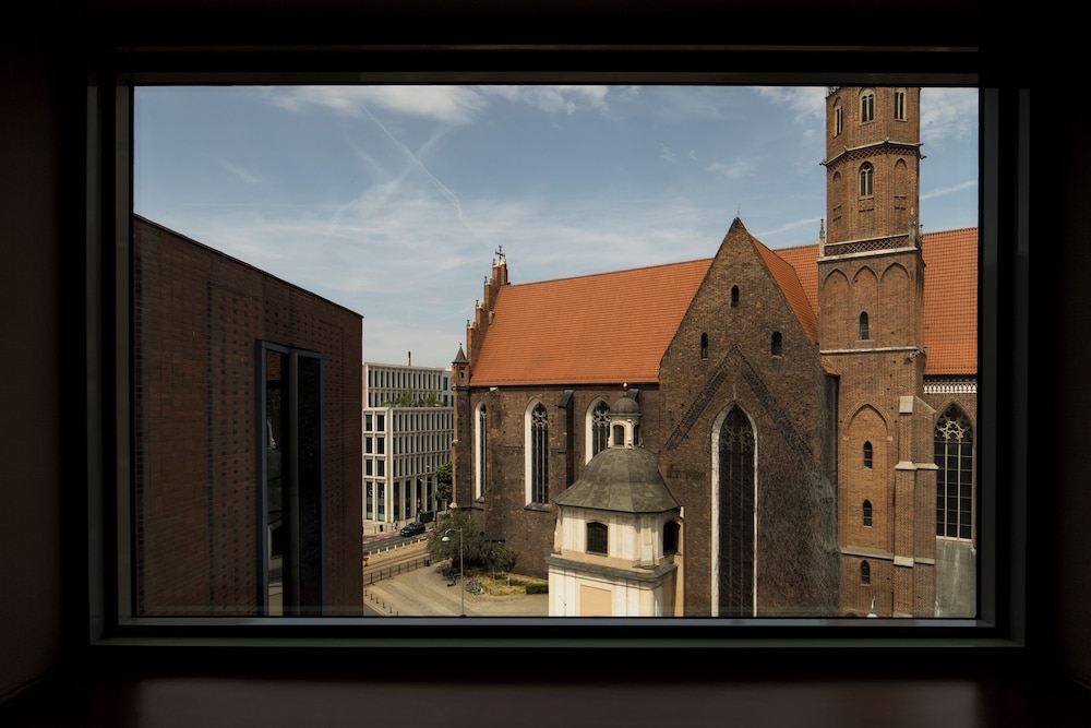 Habitación Clásica, dos camas individuales, vistas a la ciudad o a la catedral del hotel Mercure Wroclaw Centrum. Foto 11