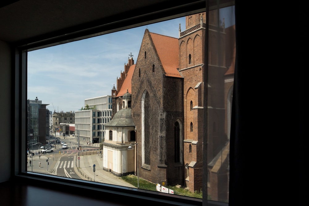 Habitación Clásica, dos camas individuales, vistas a la ciudad o a la catedral del hotel Mercure Wroclaw Centrum. Foto 12