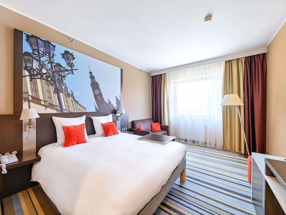 Habitación Clásica, 1 cama doble, sofá, vistas a la ciudad del hotel Mercure Wroclaw Centrum