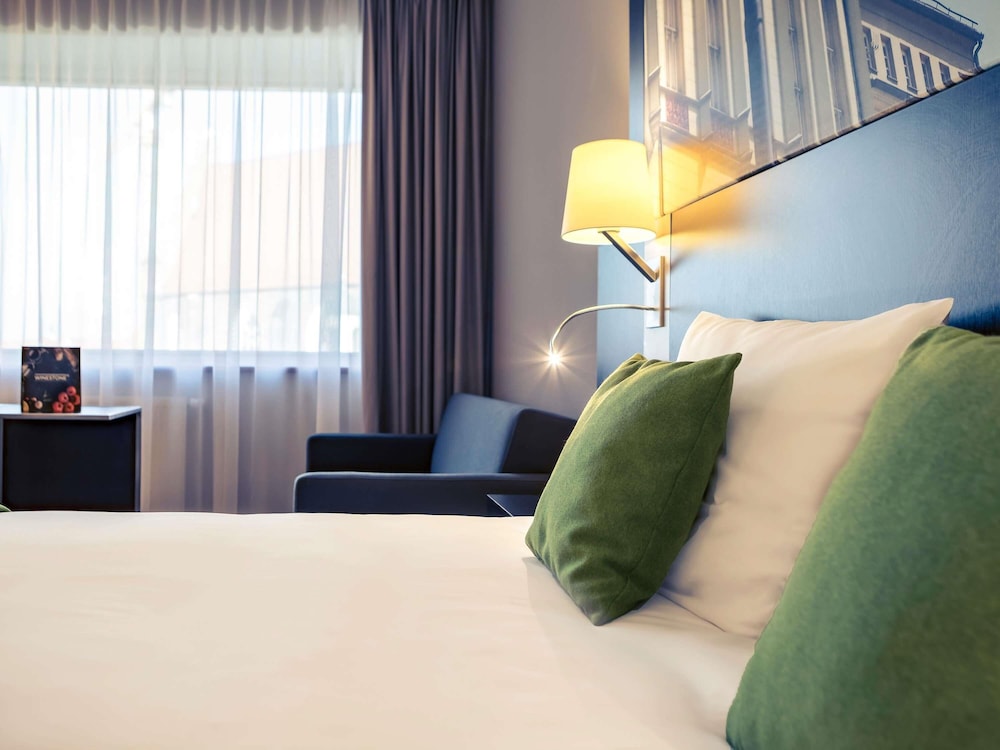 Habitación Clásica, 1 cama doble, sofá, vistas a la ciudad del hotel Mercure Wroclaw Centrum. Foto 3
