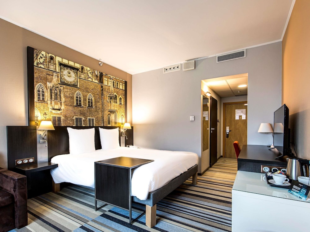 Habitación Clásica, 1 cama doble, sofá, vistas a la ciudad del hotel Mercure Wroclaw Centrum. Foto 5