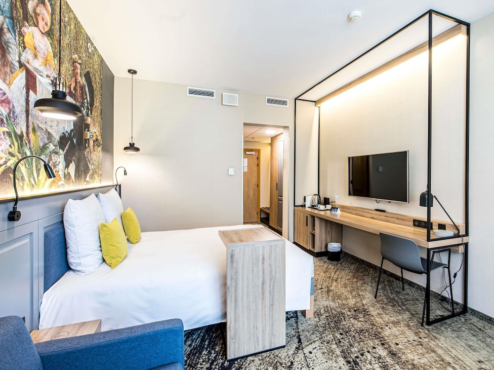 Habitación Privilege - Recién renovada, 1 cama doble, sofá, vistas a la ciudad del hotel Mercure Wroclaw Centrum. Foto 9