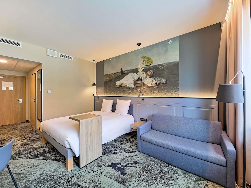Habitación Privilege - Recién renovada, 1 cama doble, sofá, vistas a la ciudad del hotel Mercure Wroclaw Centrum. Foto 10