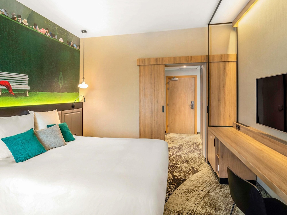 Habitación Familiar, vistas a la ciudad o a la catedral - cama queen - size, sala de estar con sofá del hotel Mercure Wroclaw Centrum. Foto 7