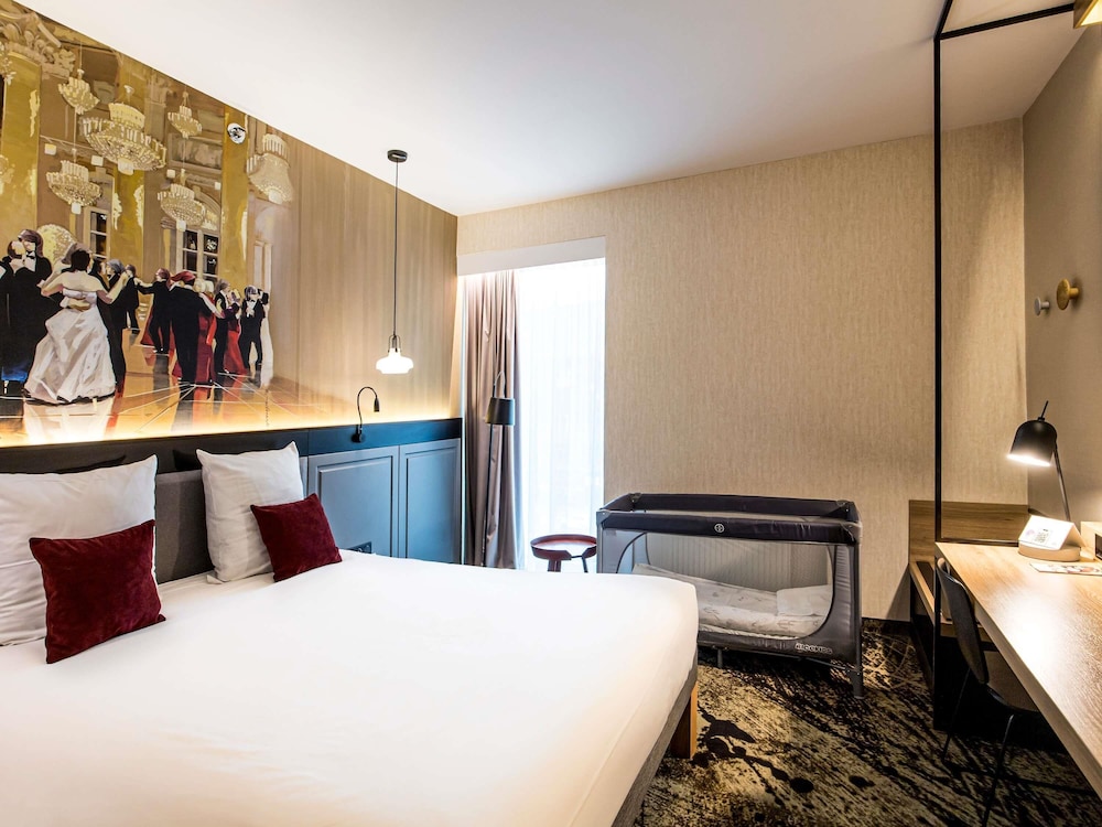 Habitación Familiar, vistas a la ciudad o a la catedral - cama queen - size, sala de estar con sofá del hotel Mercure Wroclaw Centrum. Foto 8