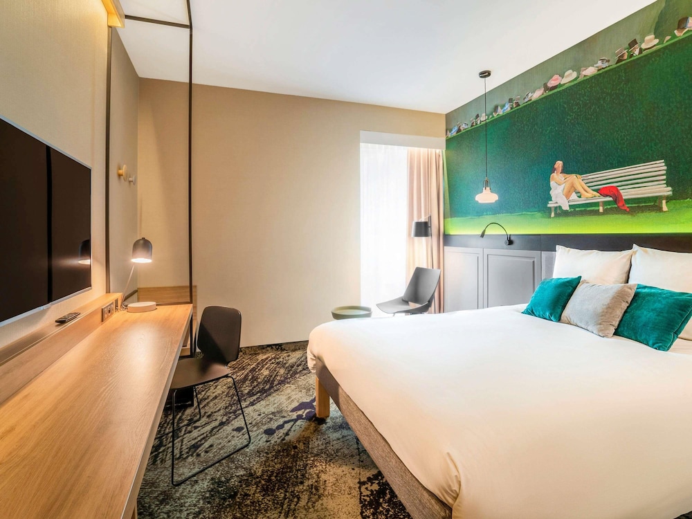 Habitación Familiar, vistas a la ciudad o a la catedral - cama queen - size, sala de estar con sofá del hotel Mercure Wroclaw Centrum. Foto 10