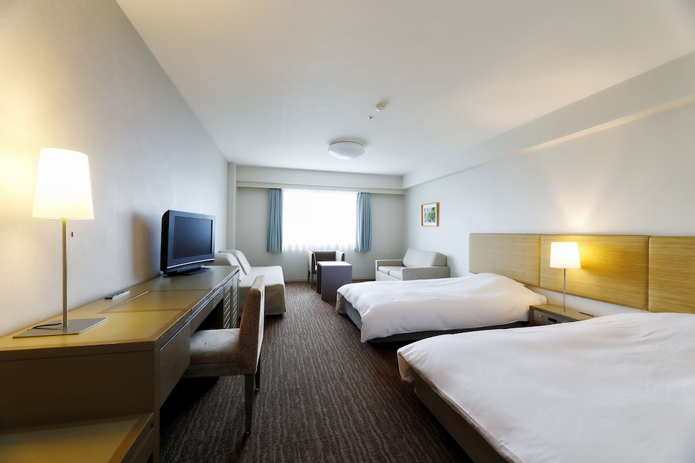 Habitación clásica cómoda con 3 camas individuales del hotel Grand Mercure Minamiboso Resort and Spa