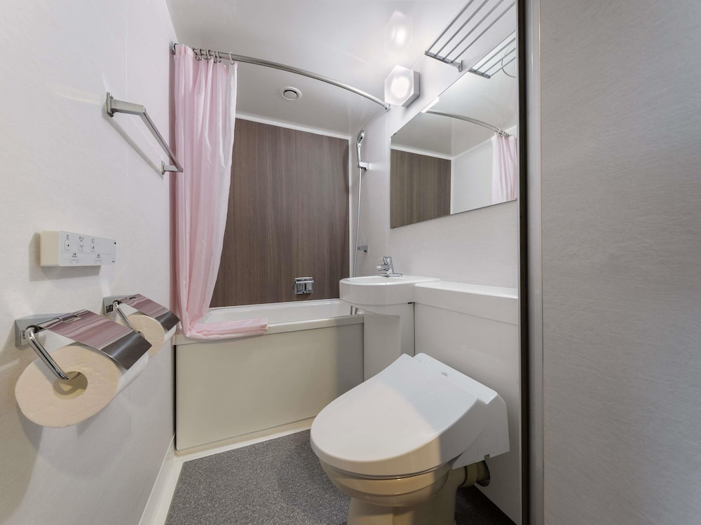 Habitación clásica accesible con 2 camas individuales, vistas al bosque del hotel Grand Mercure Minamiboso Resort and Spa. Foto 9