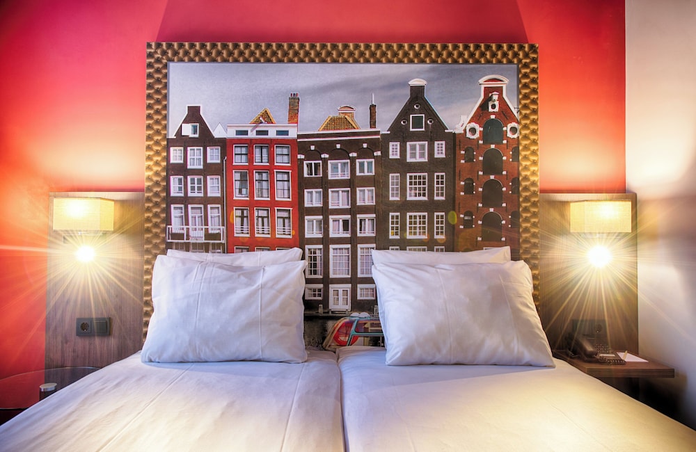 Habitación Confort (1 Twin Bed 1 Single Bed) del hotel Leonardo Hotel Amsterdam City Center