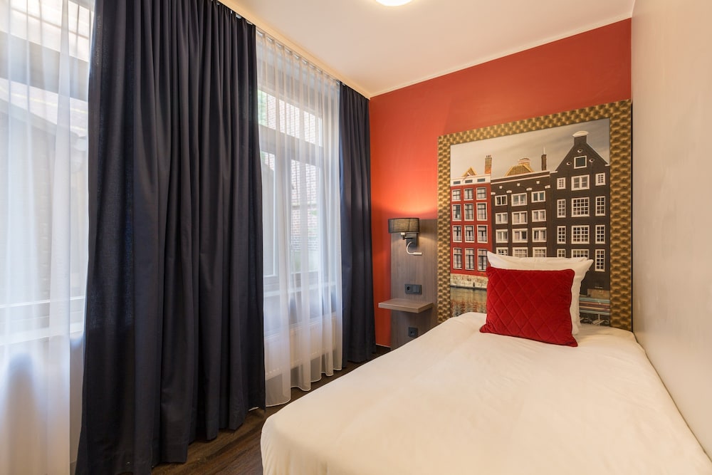 Habitación Confort (1 Double Bed) del hotel Leonardo Hotel Amsterdam City Center. Foto 1