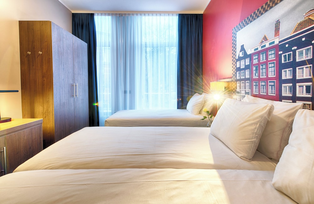 Habitación Confort (1 Twin Bed 1 Single Bed) del hotel Leonardo Hotel Amsterdam City Center. Foto 3
