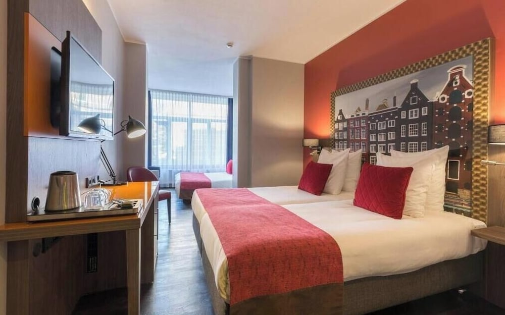 Habitación superior (1 Twin Bed 2 Single Beds) del hotel Leonardo Hotel Amsterdam City Center