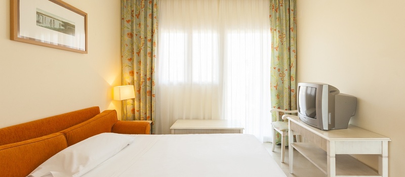 Apartamento 2 habitaciones Acceso Jardín del hotel Ilunion Sancti Petri. Foto 1