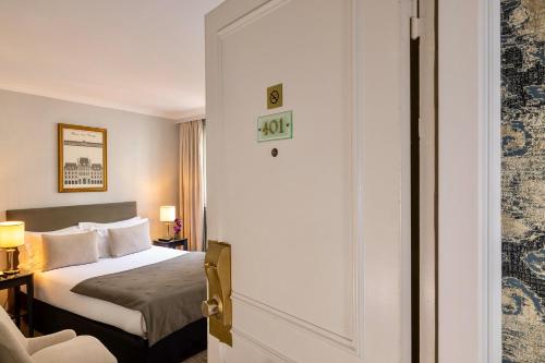 Habitación Doble Clásica del hotel Madeleine Plaza. Foto 1