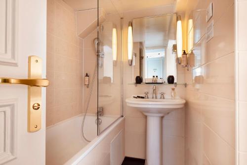 Suite Parisina del hotel Madeleine Plaza. Foto 6