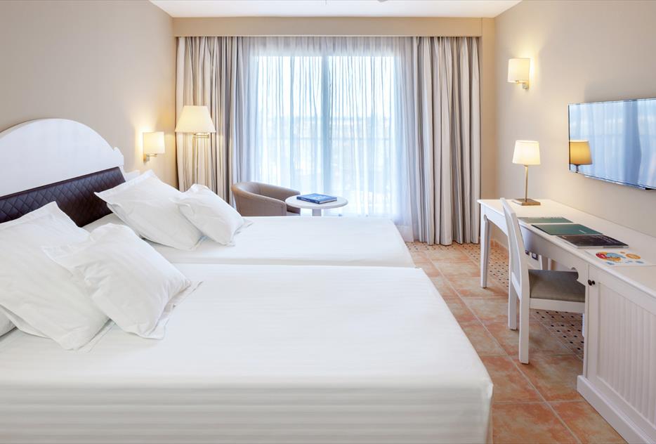 Habitación doble Vista Piscina Superior del hotel Occidental Isla Cristina