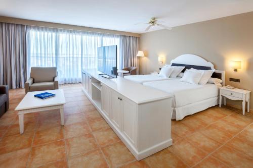 Habitación Doble Deluxe del hotel Smy Isla Cristina. Foto 1