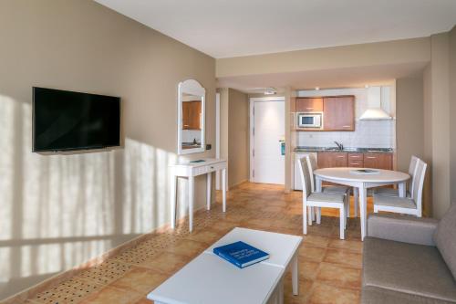 Apartamento Deluxe de 1 dormitorio con vistas al océano del hotel Smy Isla Cristina. Foto 4