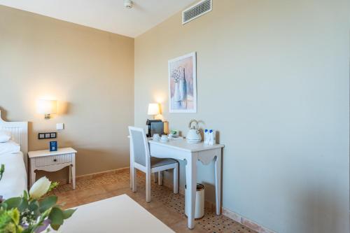 Apartamento Lujo 1 habitación Sofá Cama incluido 2 Camas individuales del hotel Smy Isla Cristina. Foto 6